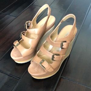 Tan strapped wedges